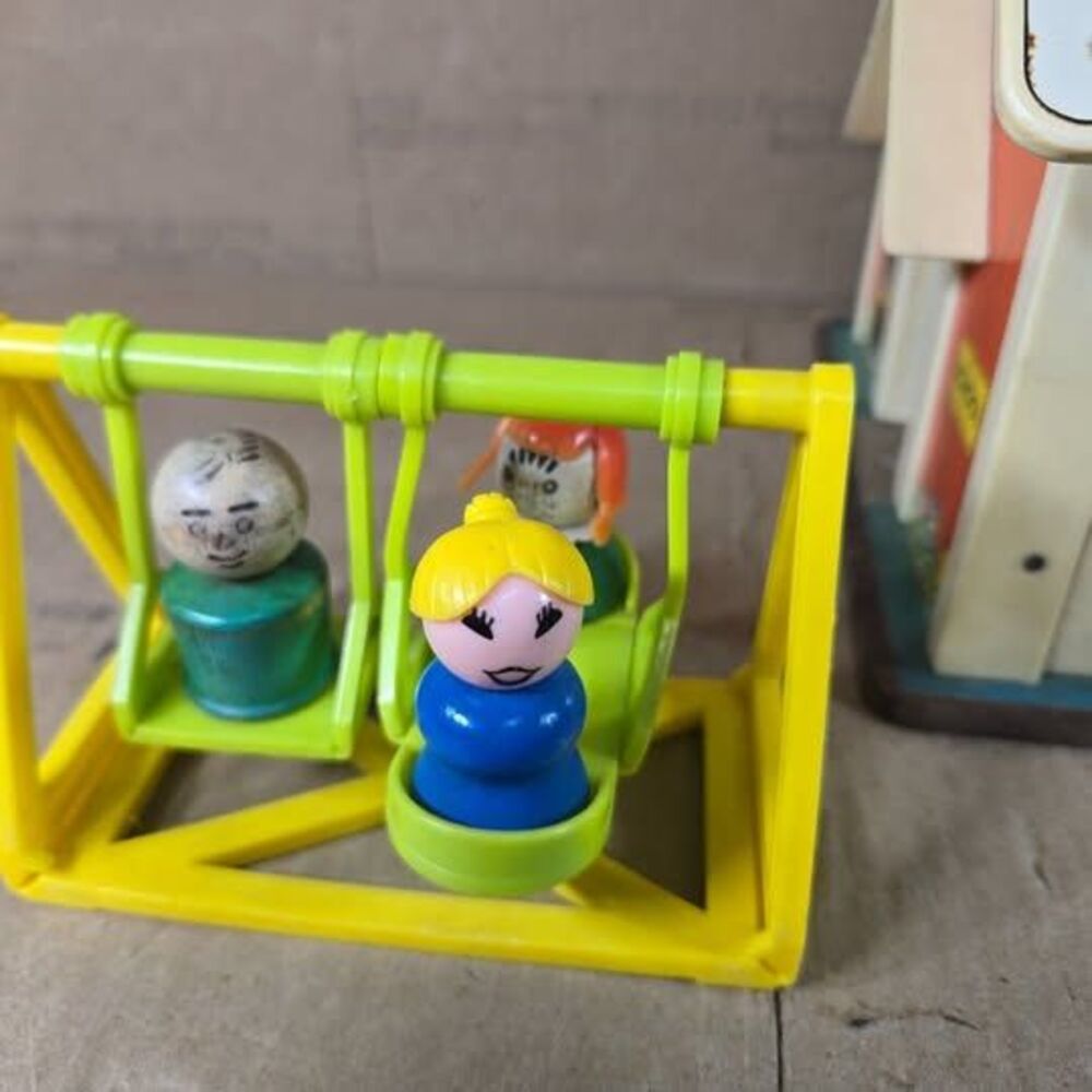 Vintage Fisher Price Little People Family School House, Students & Accessories - Picture 5 of 14